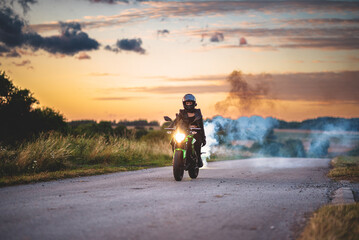 Kobieta na motorze © Sylwia