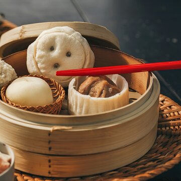 Chinese steamed pork shumai, steamed pork bun, sweet bun and dampling in bamboo steamer