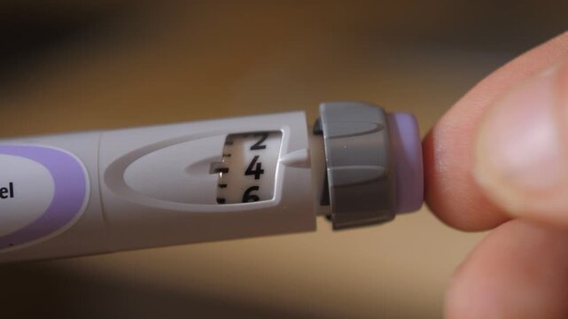 choose insulin dose on the diabetes insulin pen and inject dose on body 4k