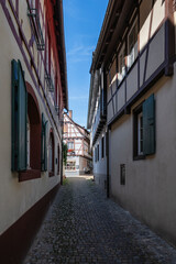 Fototapeta premium Altstadtgasse mit Fachwerkbauten in Gengenbach