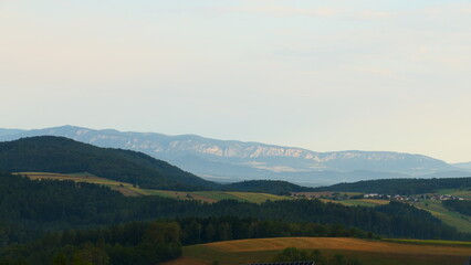 Blick über die Bucklige Welt auf die Hohe Wand, südliches Niederösterreich