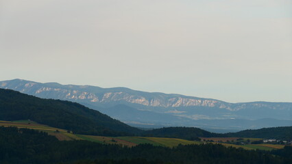 Obraz premium Blick auf die Hohe Wand aus der Buckligen Welt