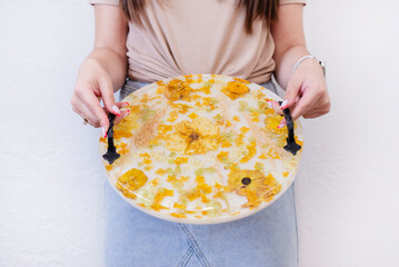 Tray made of dried flowers and epoxy resin.