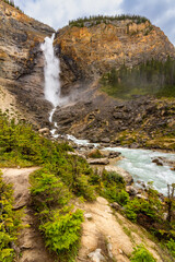Obraz premium Waterfalls in the rocky mountains. Takakkaw Falls. Yoho National Park, Field, British Columbia, Canada.