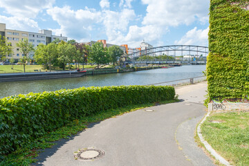Blick über die Spree auf das Charlottenburger Ufer