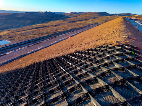 Installation process of geosynthetics in industry and mining