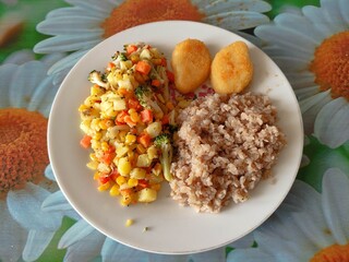 Chicken nuggets with buckwheat and vegetables