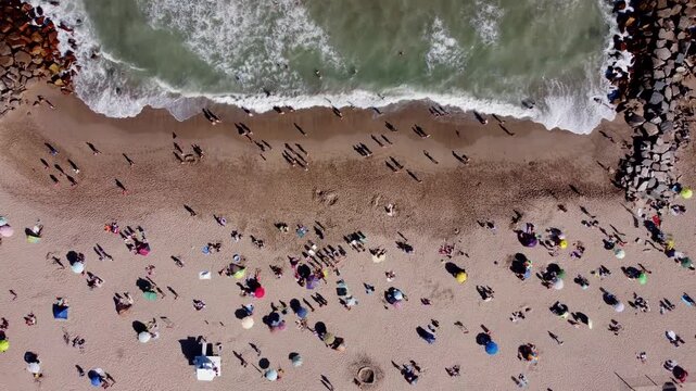 Vista cenital de la playa, ciudad de Miramar Costa atlantica de Argentina, Buenos aires