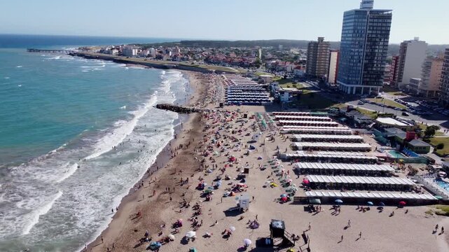 Vista aerea de la ciudad de Miramar en la Costa Argentina, Buenos Aires, Costa Atlantica.