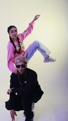 pareja artistas mujer hombre