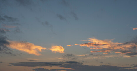 朝焼けの雲