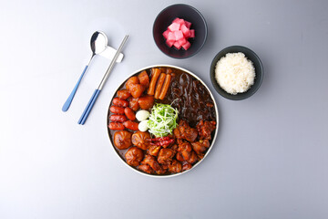 회색배경의 곱도리탕 Gopdoritang with gray background