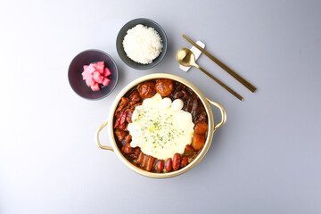 회색배경의 곱도리탕 Gopdoritang with gray background