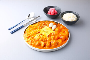 회색배경의 곱도리탕 Gopdoritang with gray background