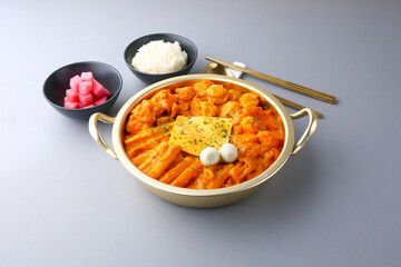 회색배경의 곱도리탕 Gopdoritang with gray background