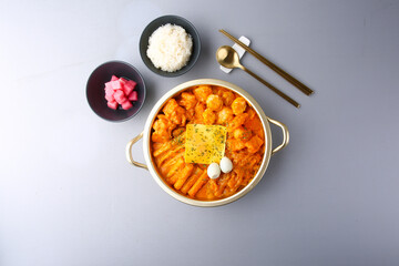 회색배경의 곱도리탕 Gopdoritang with gray background
