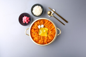 회색배경의 곱도리탕 Gopdoritang with gray background