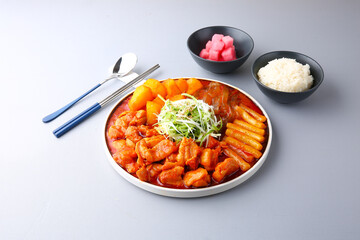 회색배경의 곱도리탕 Gopdoritang with gray background