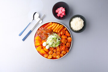 회색배경의 곱도리탕 Gopdoritang with gray background