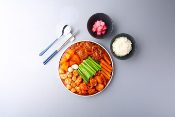 회색배경의 곱도리탕 Gopdoritang with gray background