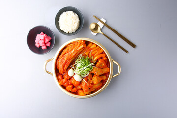 회색배경의 곱도리탕 Gopdoritang with gray background
