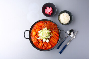 회색배경의 곱도리탕 Gopdoritang with gray background