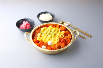 회색배경의 곱도리탕 Gopdoritang with gray background