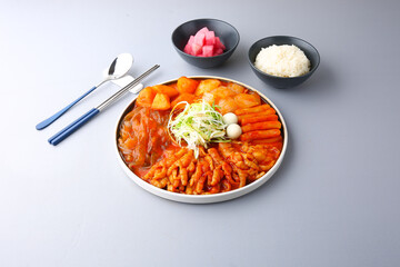 회색배경의 곱도리탕 Gopdoritang with gray background