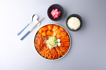 회색배경의 곱도리탕 Gopdoritang with gray background