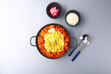 회색배경의 곱도리탕 Gopdoritang with gray background