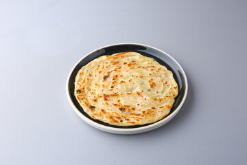회색배경의 부침개 a Korean pancake with a gray background