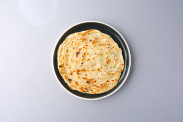 회색배경의 부침개 a Korean pancake with a gray background