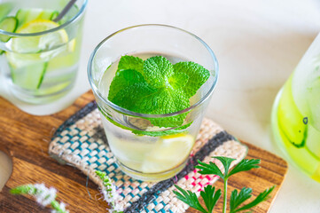 ミント香るレモンデトックスレモン水