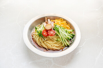 ひやし中華　Summer noodle dish, chilled Chinese noodles