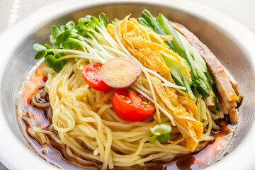 ひやし中華　Summer noodle dish, chilled Chinese noodles