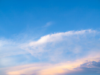 Obraz premium Sunset blur nature summer background cloud gradient overlay dramatic weather orange sky evening sunrise pastel color effect pattern abstract spring light beauty template yellow wallpaper tropical