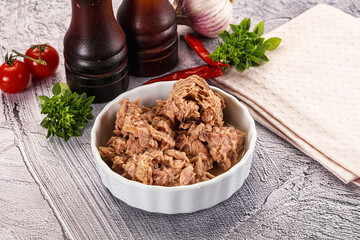 Canned tuna preserve for salad