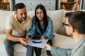 Professional social worker assist married couple with empathy concepts