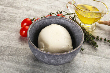 Round Mozzarella young cheese ball