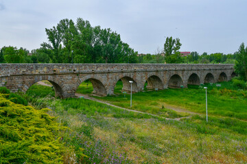 Fototapeta premium The ancient Roman bridge in Salamanca, historic city in Spain.