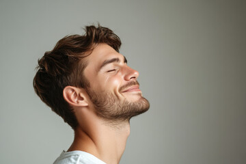 Obraz premium A close up of a man's face with her eyes closed