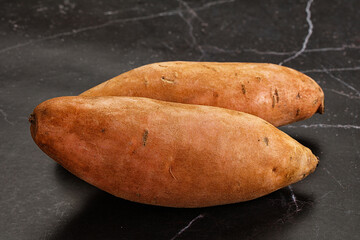 Raw batat root for baked