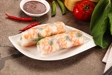 Vietnamese spring roll with prawn