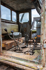 Führerstand einer alten russischen T-100 Planierraupe