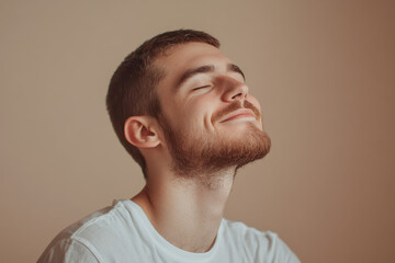 Obraz premium A close up of a man's face with her eyes closed