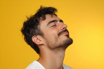 Obraz premium A close up of a man's face with her eyes closed