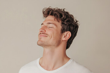 Obraz premium A close up of a man's face with her eyes closed