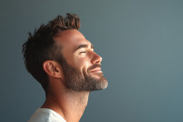 Obraz premium A close up of a man's face with her eyes closed