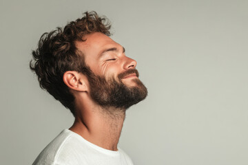 Obraz premium A close up of a man's face with her eyes closed