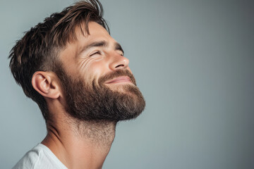 Obraz premium A close up of a man's face with her eyes closed